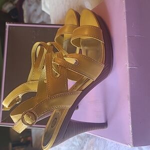 Audrey Brooke Yellow Heel